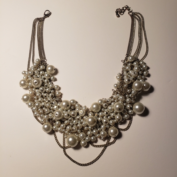 Vintage White Pearl and Silvertone Chains Bib Necklace - Picture 2 of 10
